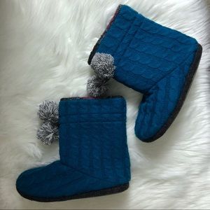 DUDS BLUE FLATS BOOTIES SIZE 7-8